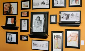 Оформление стен квартиры фотографиями