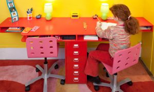Выбираем письменный стол для двоих детей