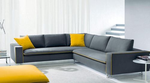 Серый угловой дизайн в гостиной – фото в интерьере