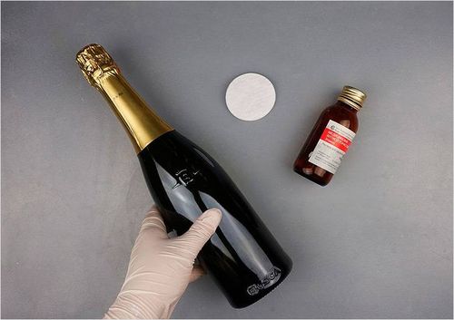 Варианты украшения бутылки шампанского на Новый год