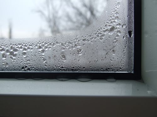 влага на окнах