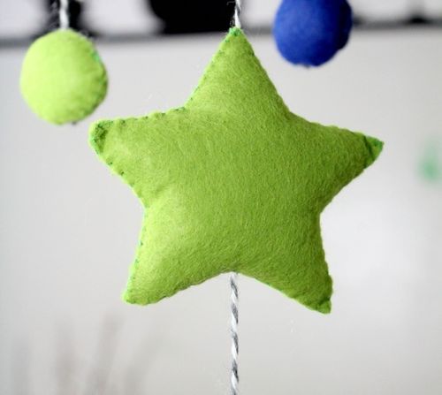 Идеи как сделать новогодние игрушки из фетра